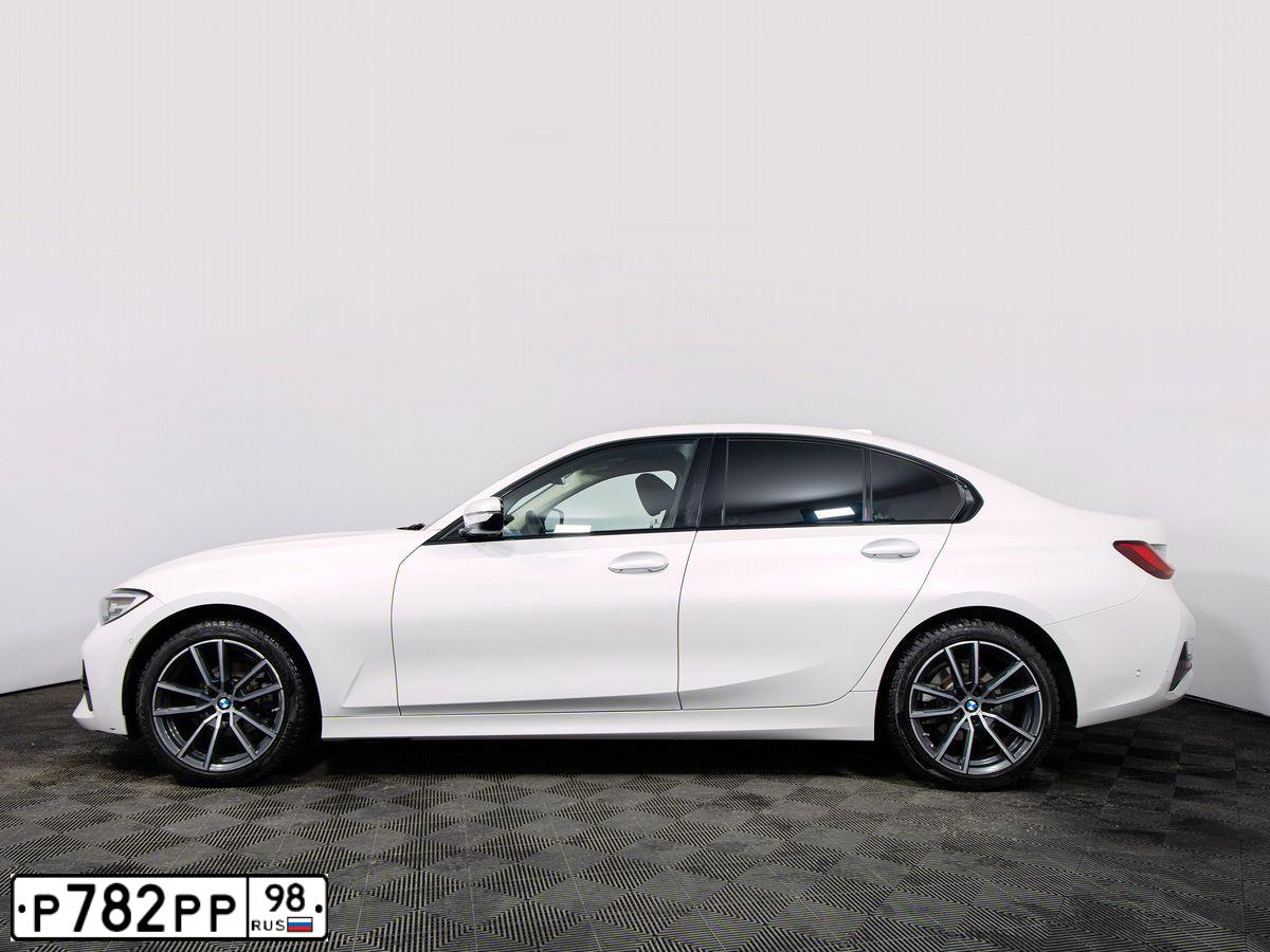 Фото автомобиля BMW SERIE 3, 2020 — госномер Р782РР98. Цвет: Белый