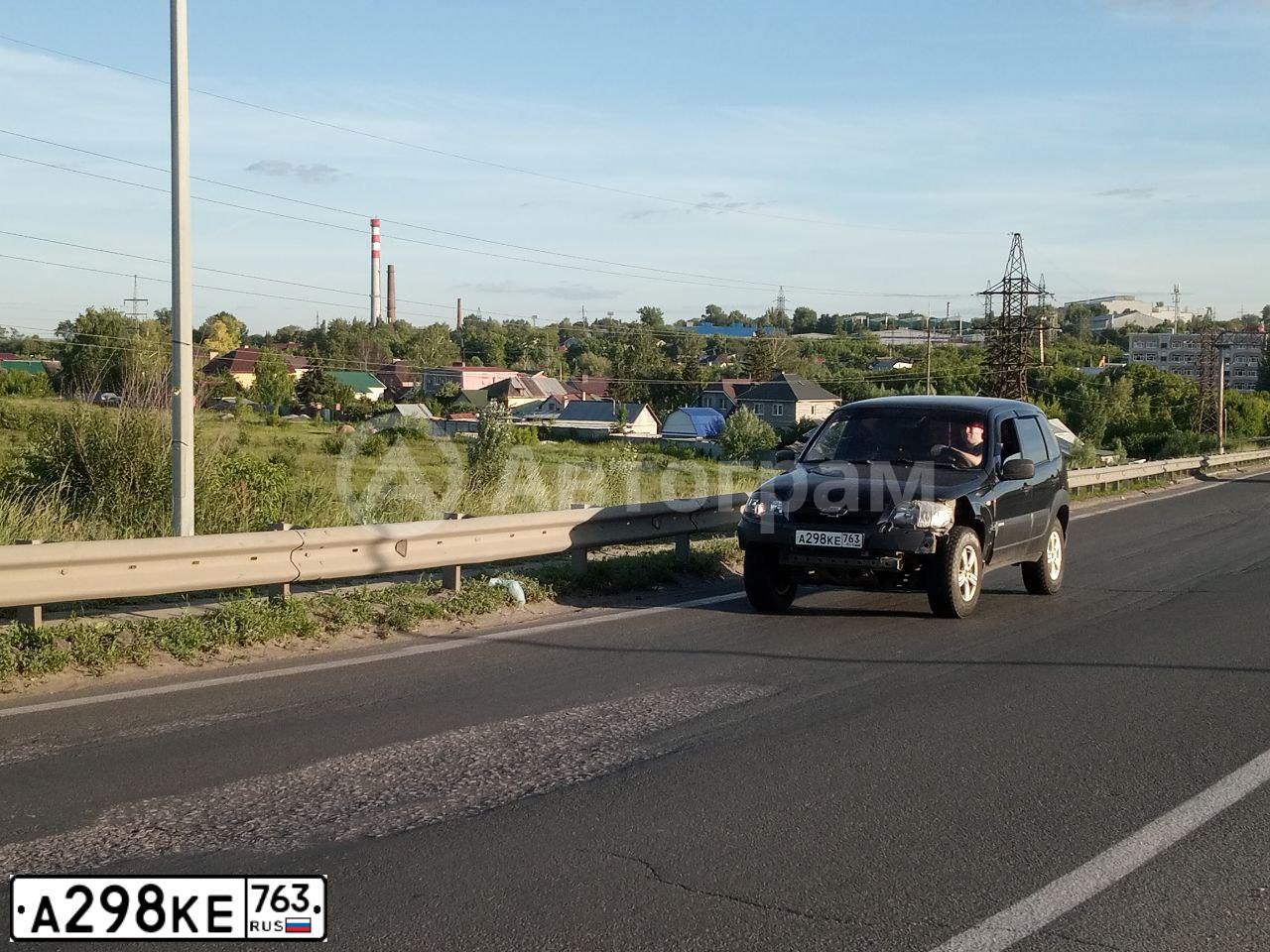 Фото автомобиля CHEVROLET NIVA, 2014 — госномер Х234МС763. Цвет: Черно-синий металлик