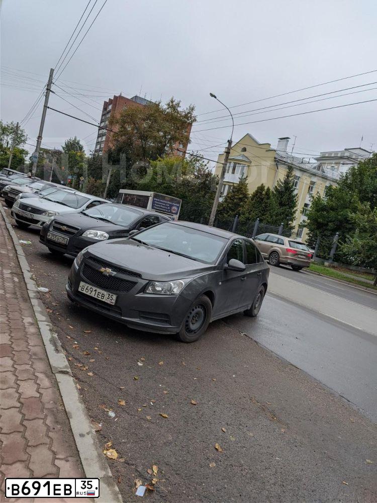 Фото автомобиля CHEVROLET CRUZE, 2010 — госномер В691ЕВ35. Цвет: СЕРЫЙ МЕТАЛЛИК