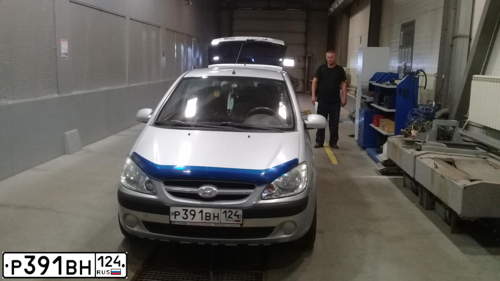 Фото автомобиля HYUNDAI GETZ, 2007 — госномер К816ТХ24. Цвет: СЕРЫЙ