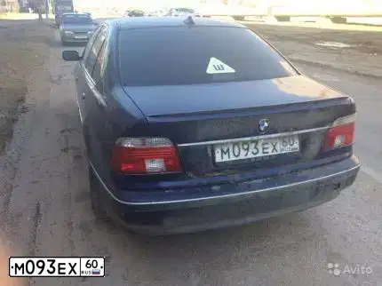 Фото автомобиля BMW SERIE 5, 1998 — госномер О667НМ62. Цвет: синий