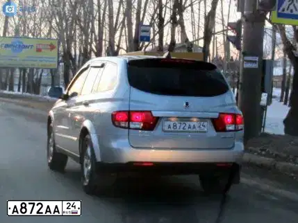 Фото автомобиля SSANGYONG KYRON, 2010 — госномер А872АА24. Цвет: СЕРЫЙ