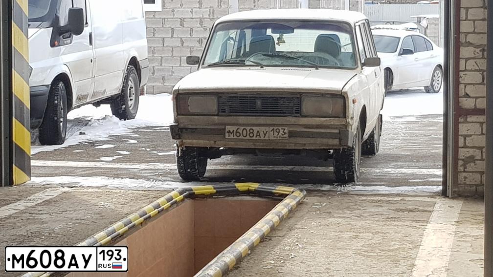 Фото автомобиля LADA 2104, 2006 — госномер М652ХН126. Цвет: Белый