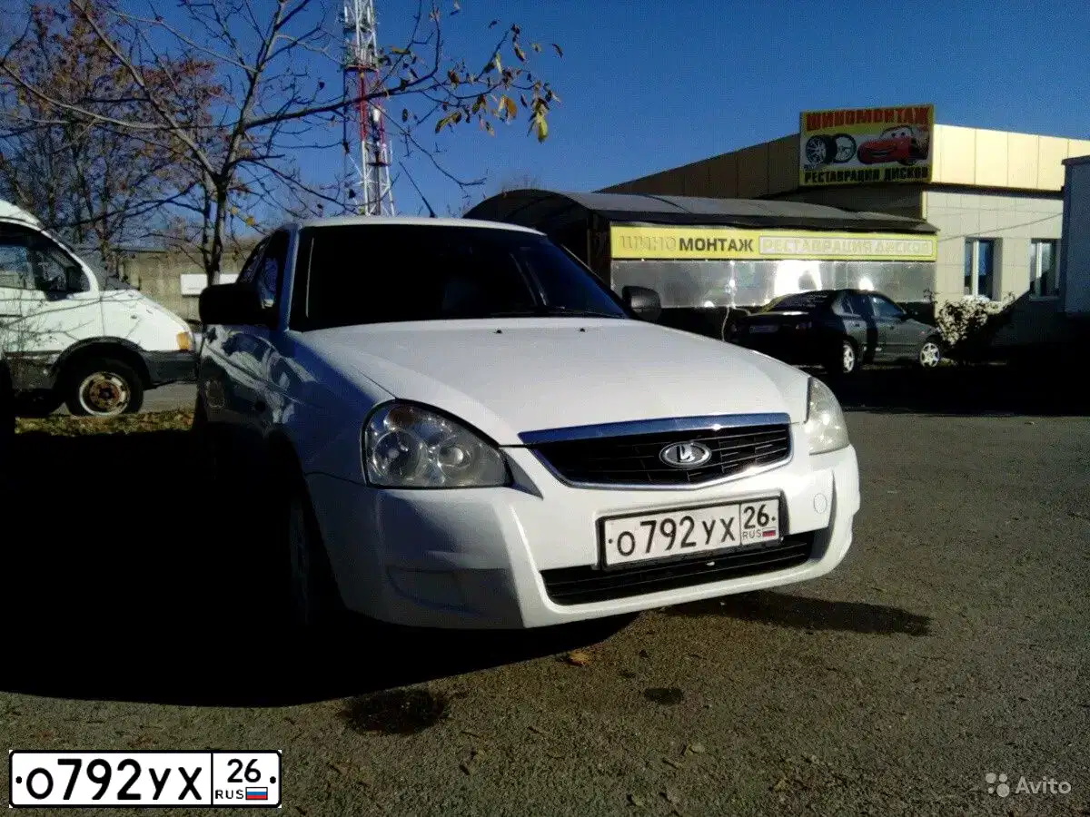 Фото автомобиля LADA 2172 PRIORA, 2013 — госномер Е901РН126. Цвет: Белый