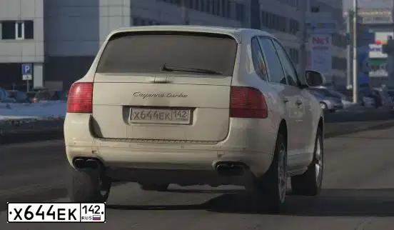 Фото автомобиля PORSCHE CAYENNE, 2006 — госномер Х644ЕК142. Цвет: БЕЛЫЙ
