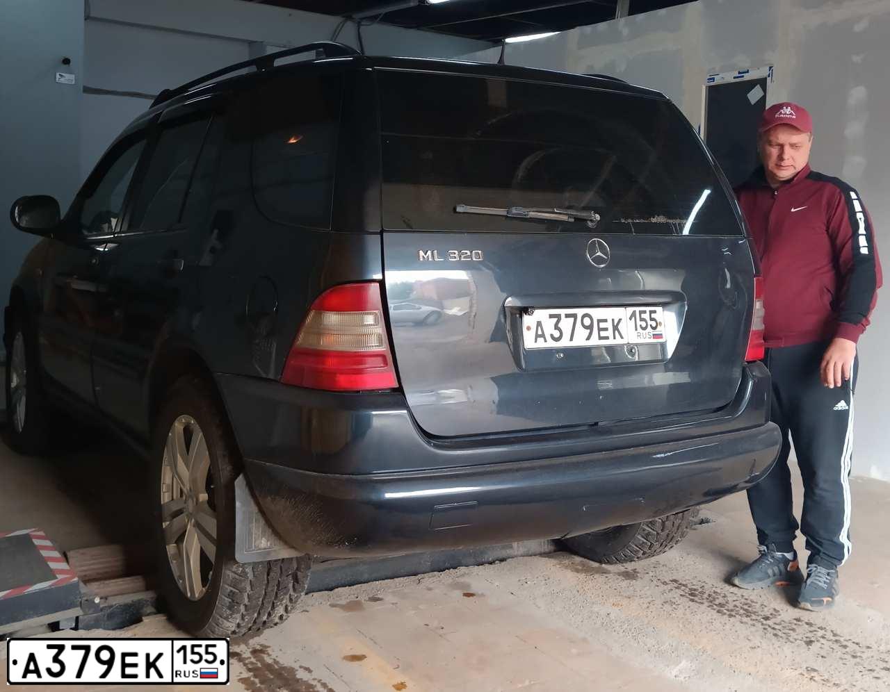 Фото автомобиля MERCEDES M-KLASSE, 1999 — госномер Р727УР72. Цвет: ЧЕРНЫЙ