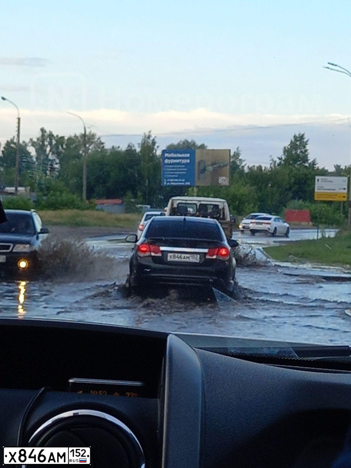 Фото автомобиля LADA 2172 PRIORA, 2008 — госномер В242МЕ136. Цвет: Светло-Серебристый металлик