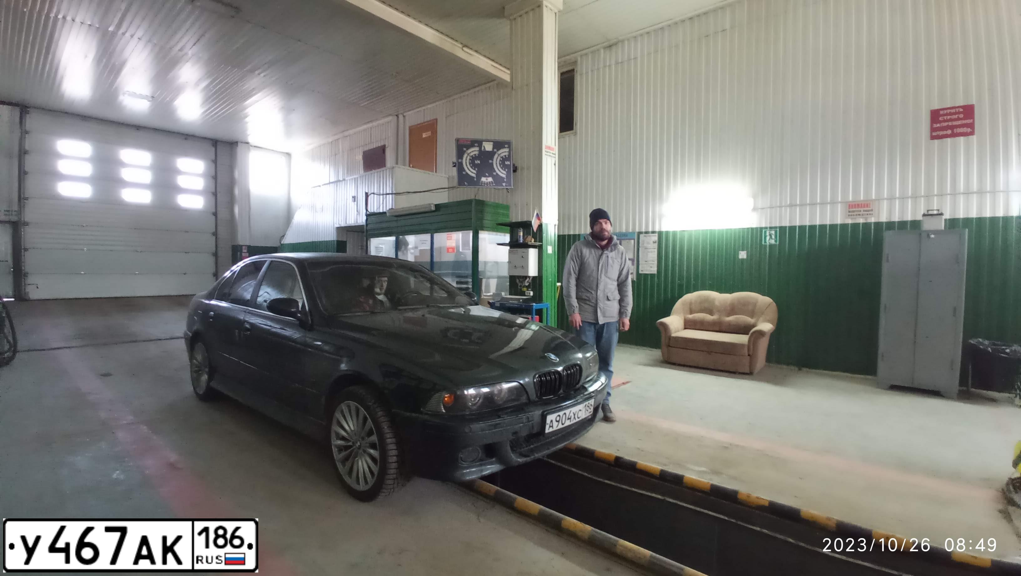 Фото автомобиля БМВ 530IA(DT65AO), 2001 — госномер Р967РТ186. Цвет: ЗЕЛЕНЫЙ