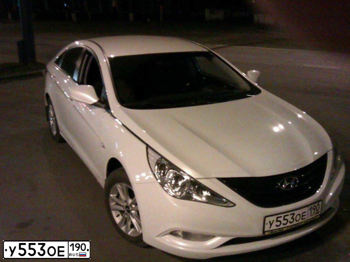 Фото автомобиля HYUNDAI SONATA, 2011 — госномер Р281АР154. Цвет: Белый