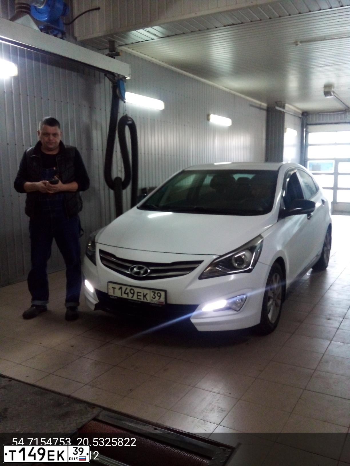 Фото автомобиля HYUNDAI SOLARIS, 2016 — госномер Т149ЕК39. Цвет: ЧЕРНЫЙ