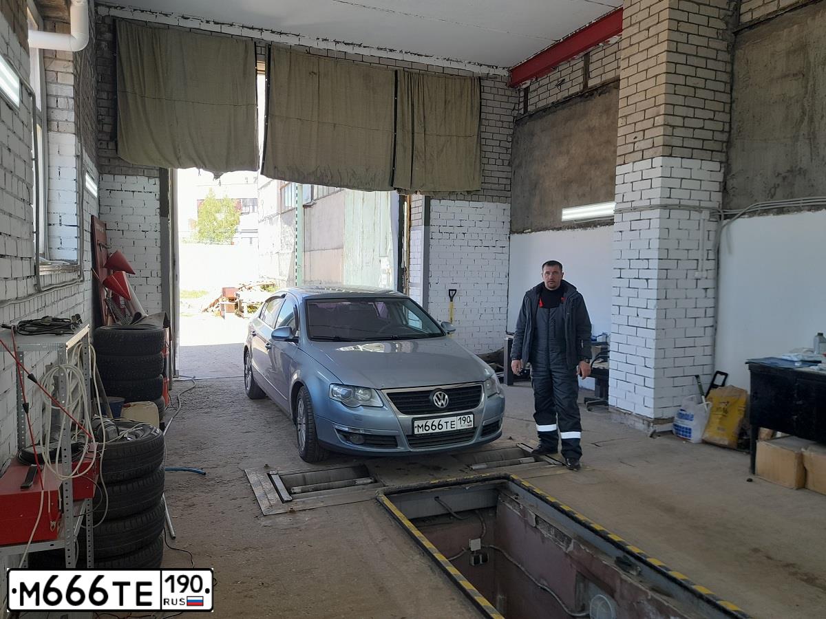 Фото автомобиля VOLKSWAGEN PASSAT, 2008 — госномер М666ТЕ190. Цвет: СИНИЙ СВЕТЛЫЙ
