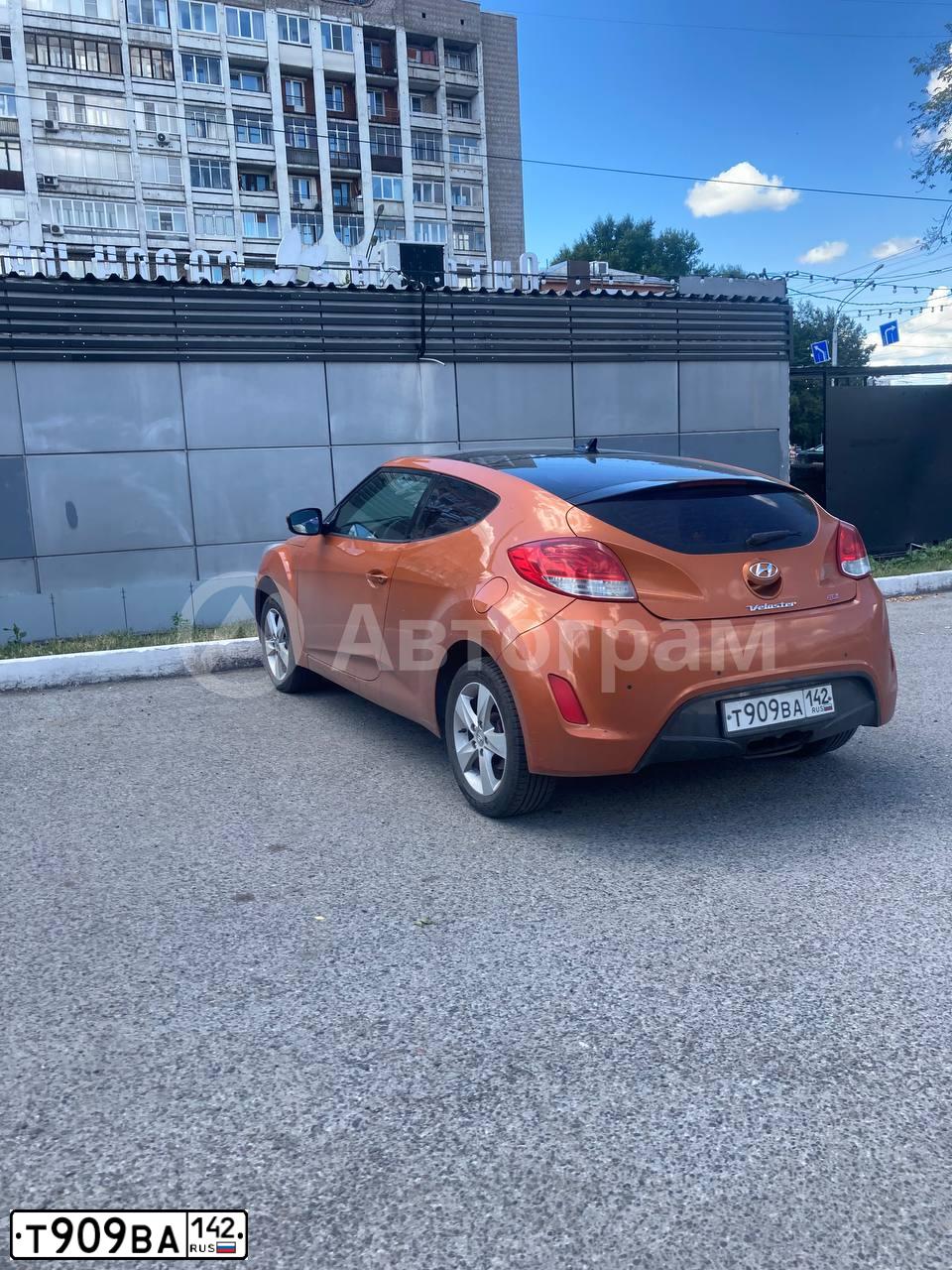 Фото автомобиля HYUNDAI VELOSTER, 2012 — госномер Т909ВА142. Цвет: ОРАНЖЕВЫЙ