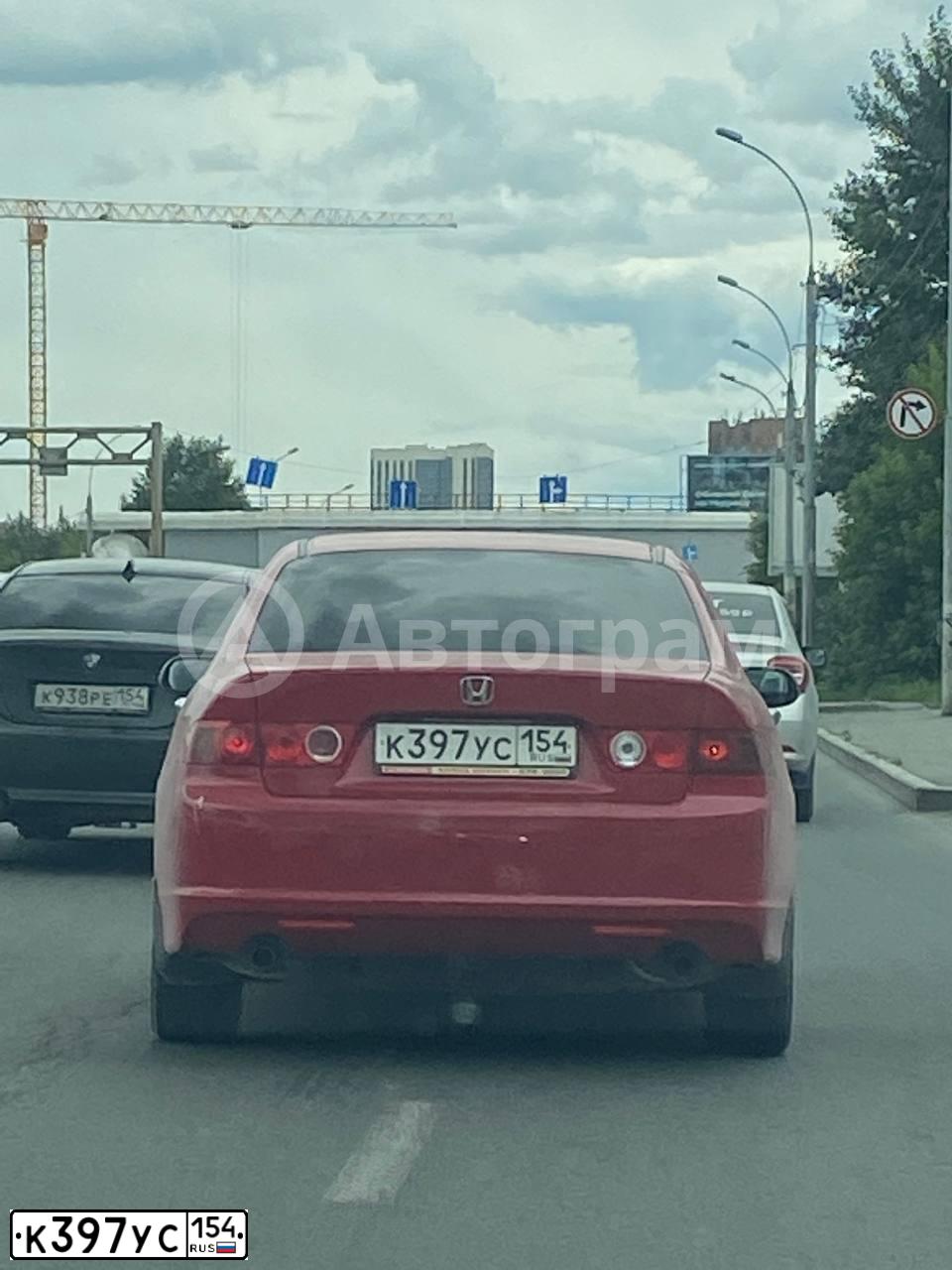 Фото автомобиля HONDA ACCORD, 2006 — госномер Е786МА177. Цвет: Красный