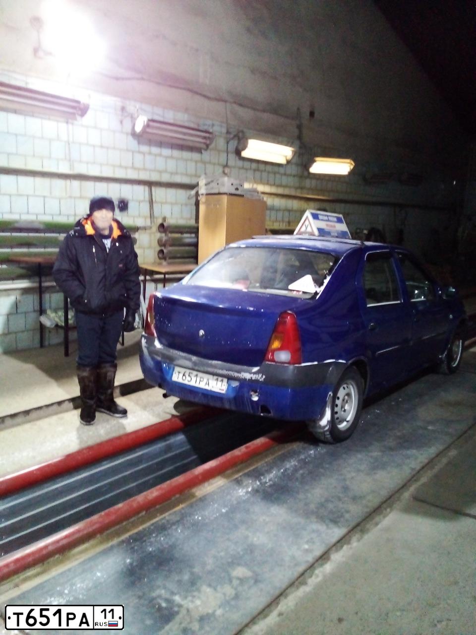 Фото автомобиля RENAULT LOGAN, 2008 — госномер В093МХ199. Цвет: СИНИЙ МЕТАЛЛИК