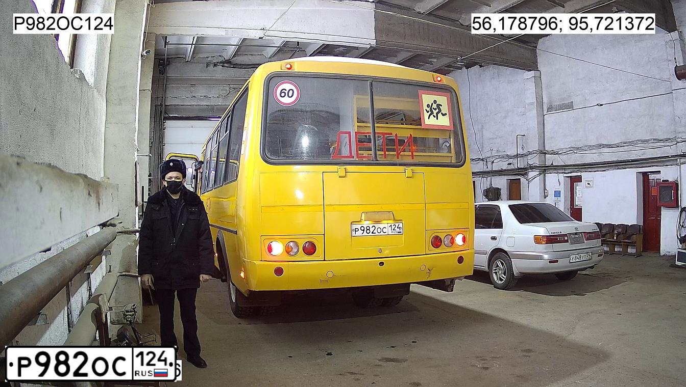Фото автомобиля PAZ 3205, 2020 — госномер Р982ОС124. Цвет: ЖЕЛТЫЙ