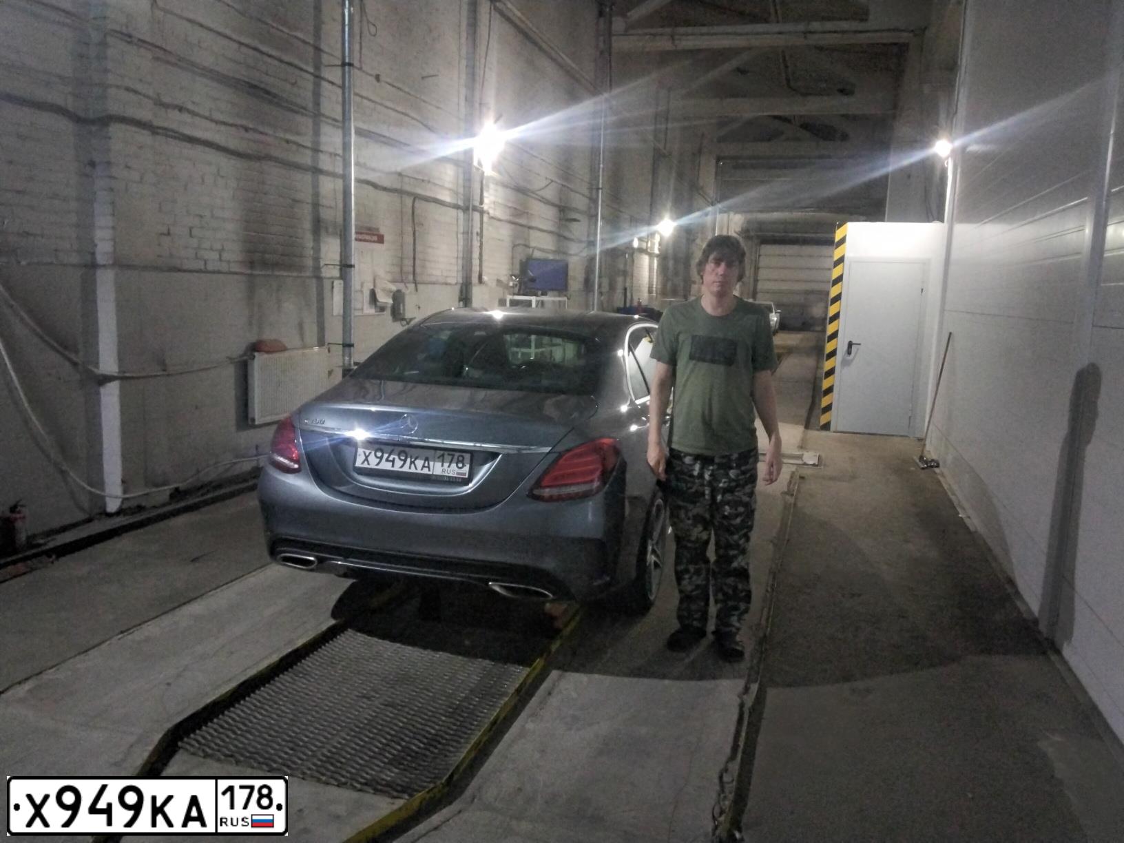 Фото автомобиля MERCEDES C-KLASSE, 2017 — госномер Х949КА178. Цвет: СЕРЫЙ