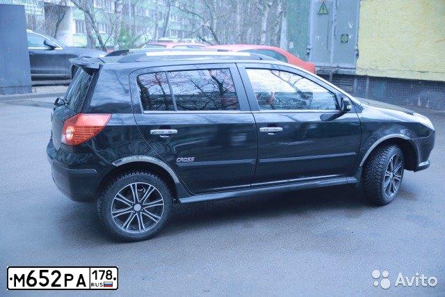 Фото автомобиля GEELY MK CROSS, 2012 — госномер М652РА178. Цвет: ЧЕРНЫЙ