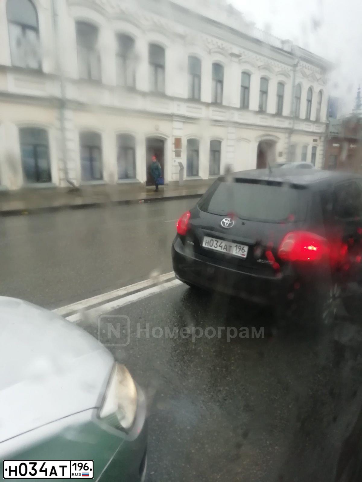 Фото автомобиля TOYOTA AURIS, 2007 — госномер Н034АТ196. Цвет: ЧЕРНЫЙ
