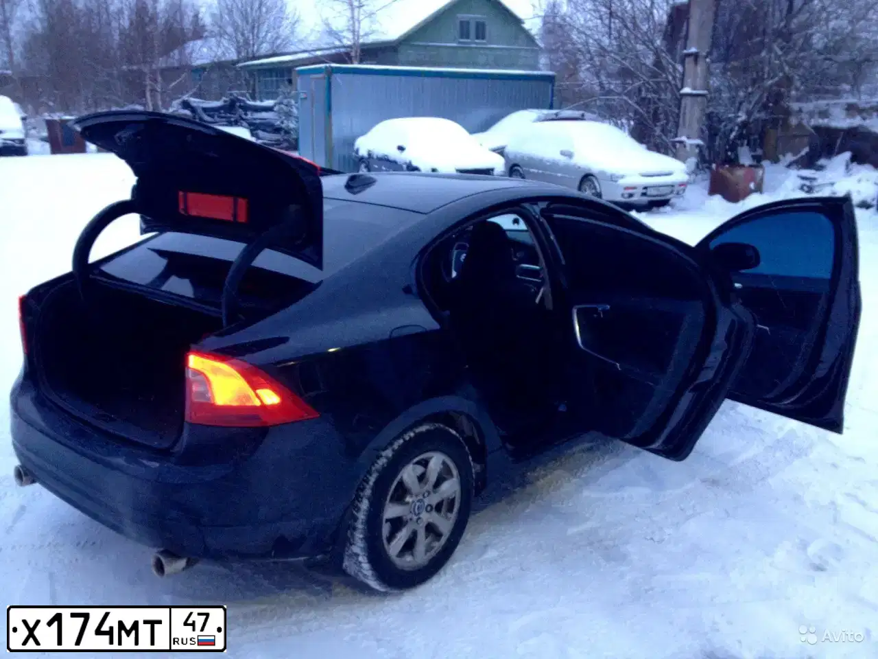 Фото автомобиля VOLVO S60, 2011 — госномер У174МТ47. Цвет: ЧЕРНЫЙ