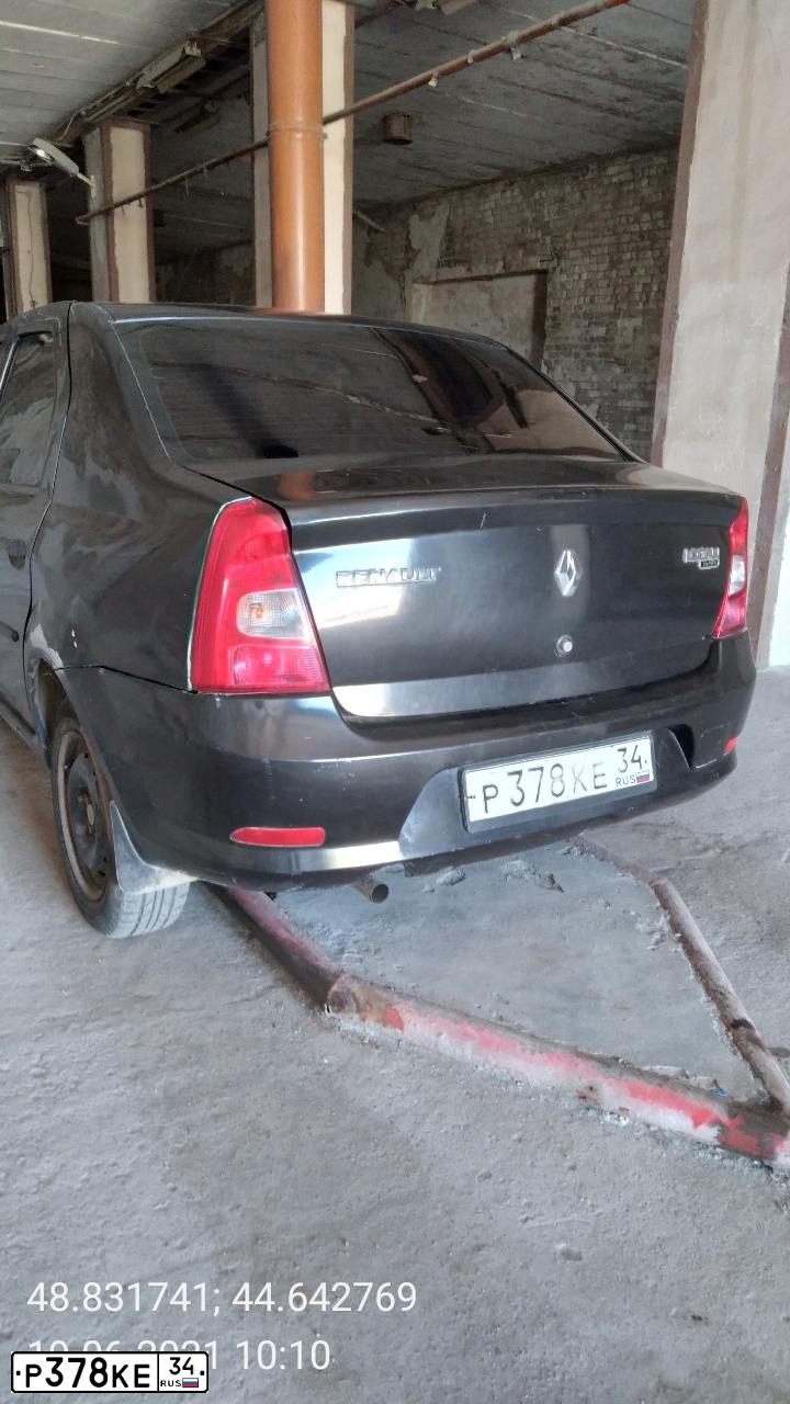 Фото автомобиля RENAULT LOGAN, 2010 — госномер М654КЕ134. Цвет: ЧЕРНЫЙ