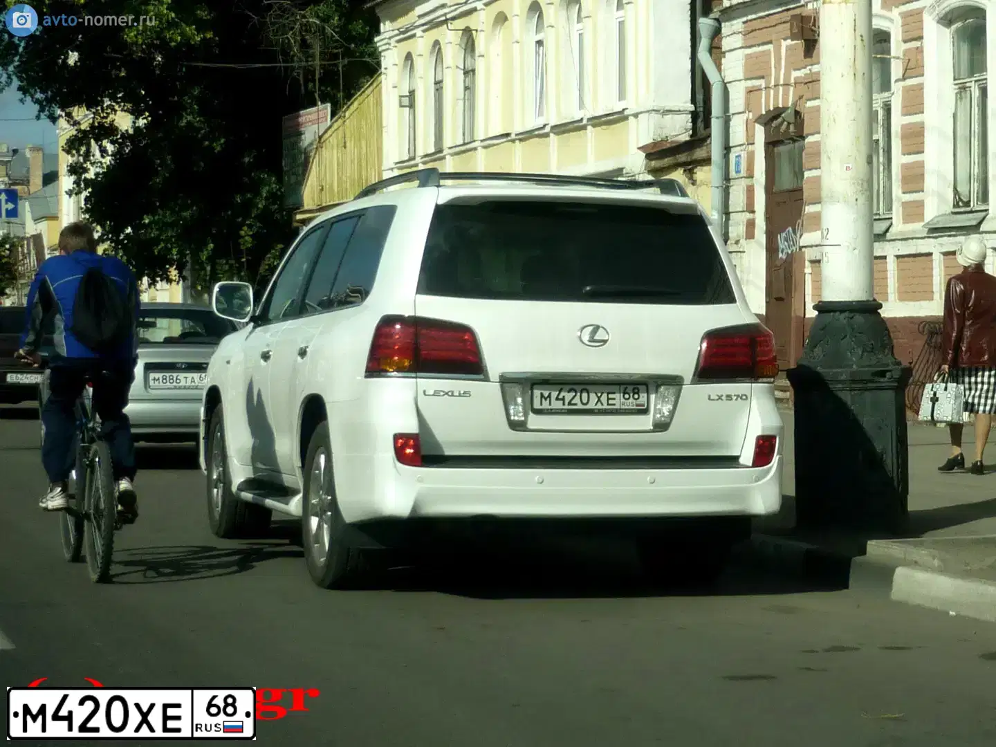 Фото автомобиля LEXUS S LX, 2011 — госномер А256РА799. Цвет: ПЕРЛАМУТРОВО-БЕЛЫЙ