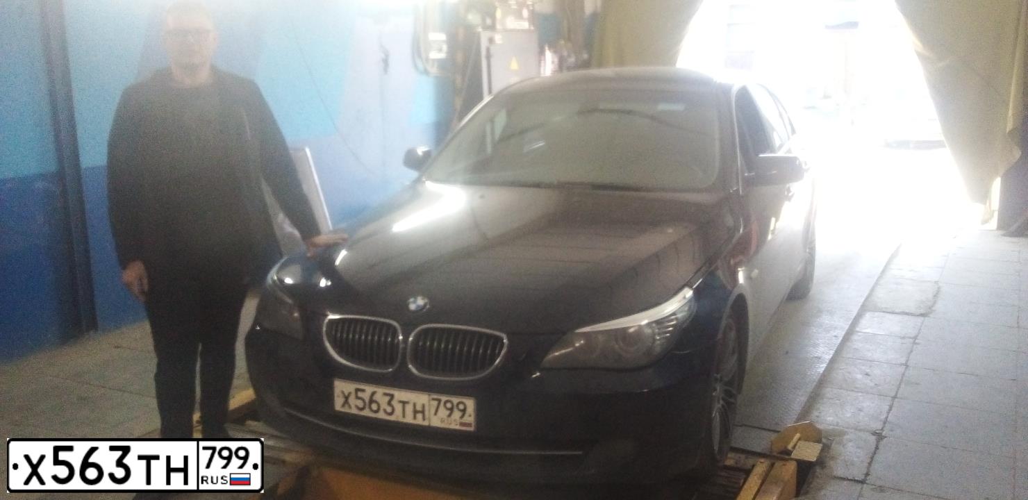 Фото автомобиля BMW SERIE 5, 2009 — госномер Е473КР777. Цвет: синий