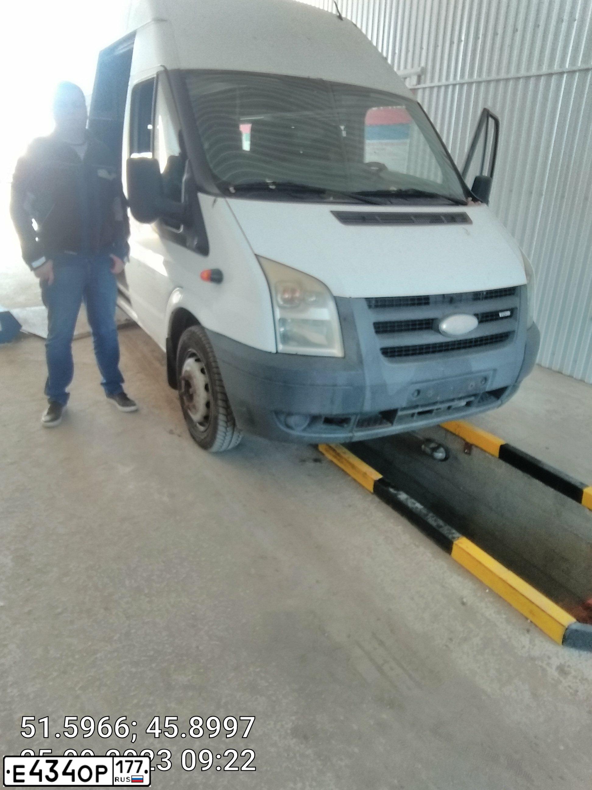 Фото автомобиля FORD TRANSIT, 2006 — госномер М633АК164. Цвет: Белый