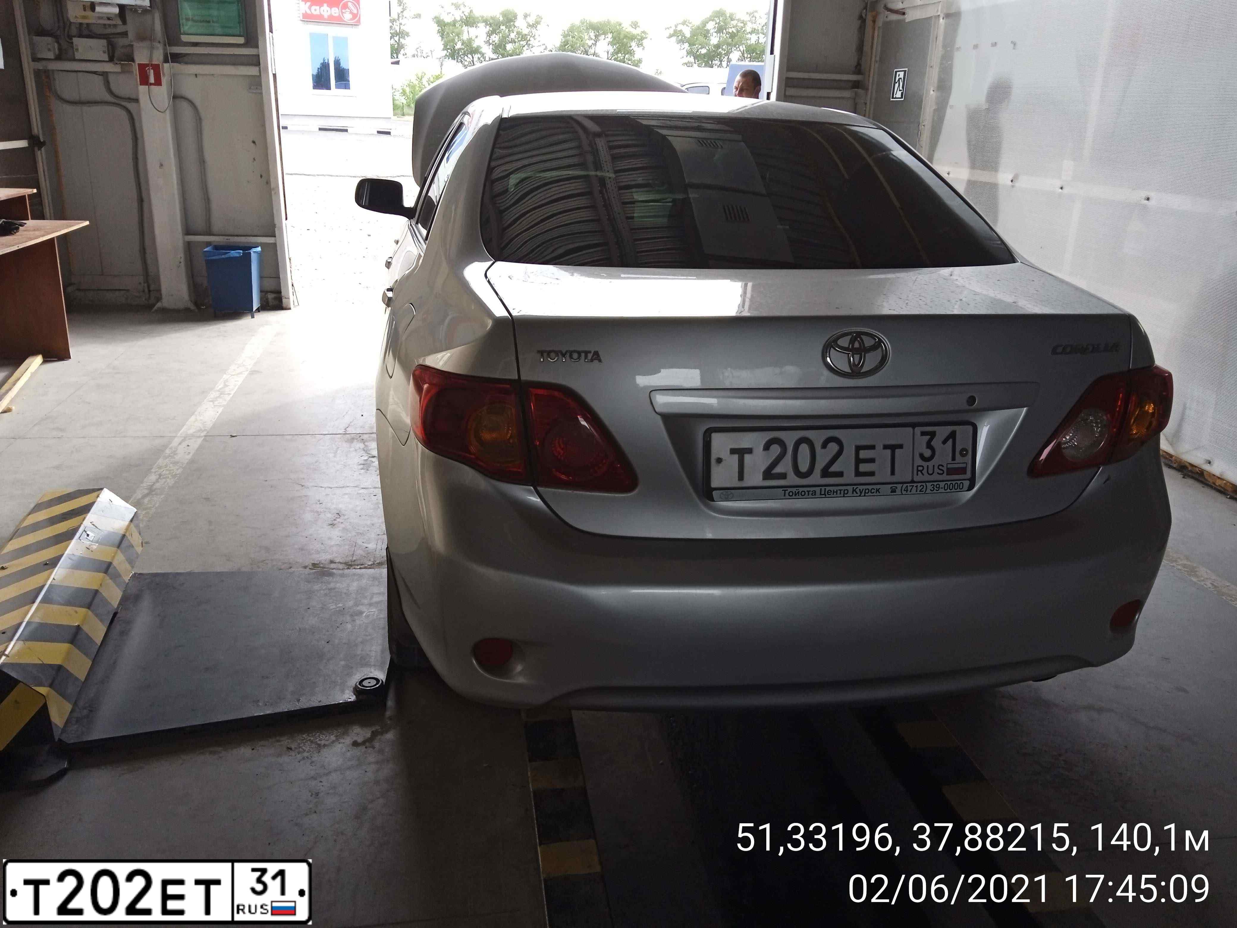 Фото автомобиля TOYOTA COROLLA, 2009 — госномер Т202ЕТ31. Цвет: СЕРЕБРИСТЫЙ