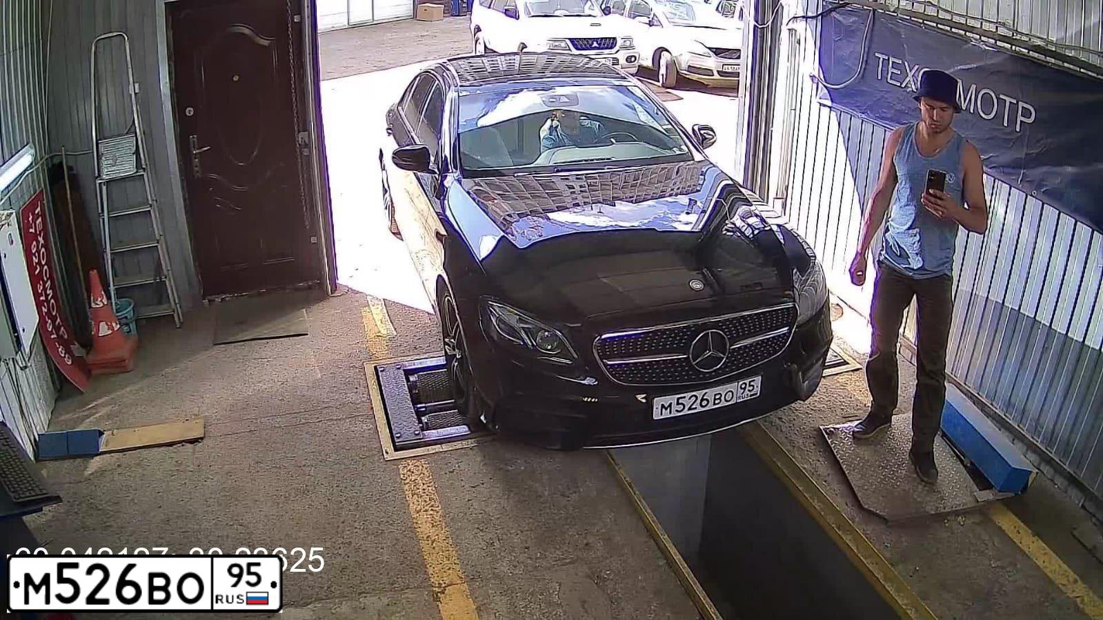 Фото автомобиля MERCEDES E-KLASSE, 2016 — госномер В007АУ95. Цвет: ЧЕРНЫЙ