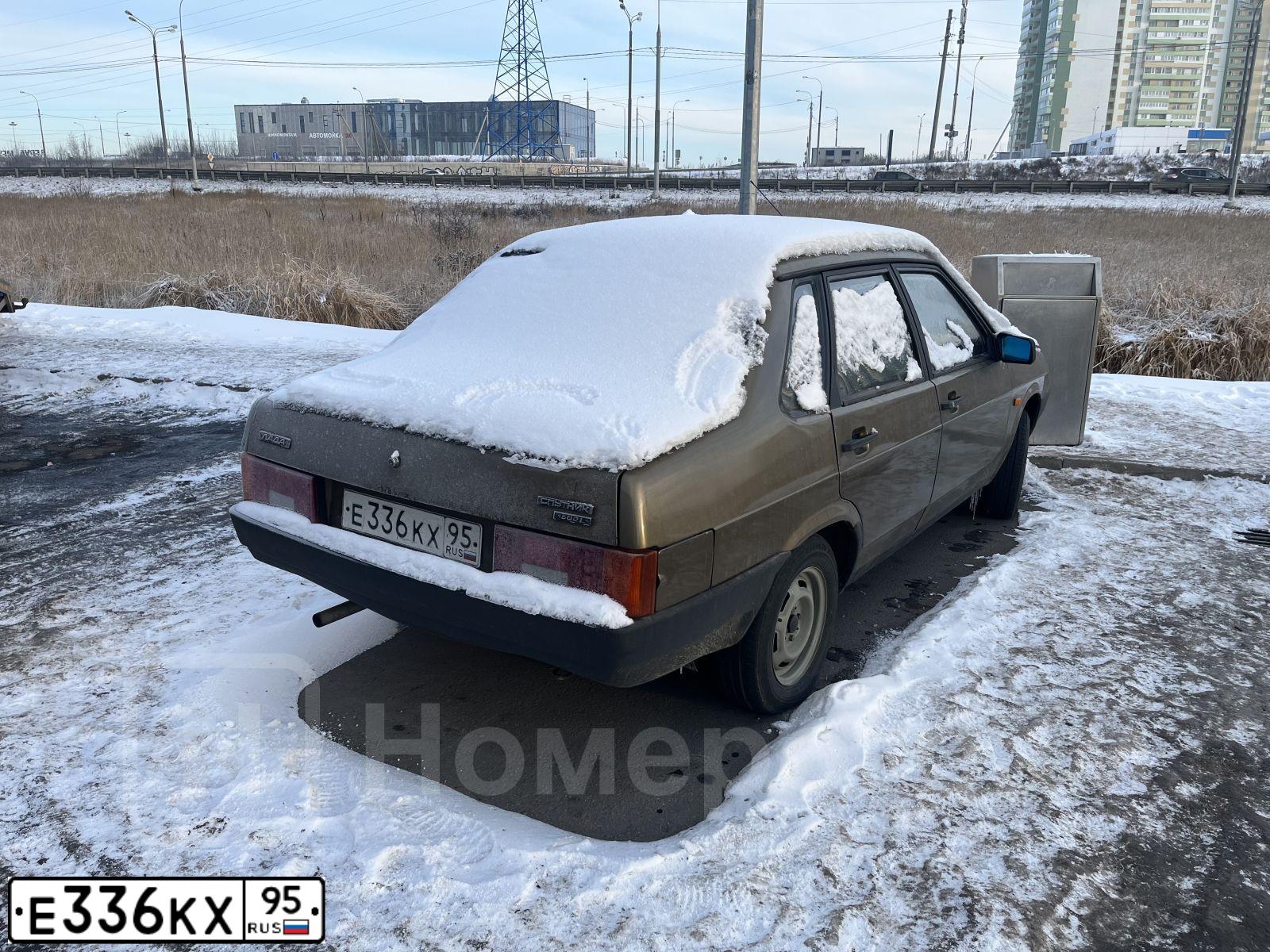 Фото автомобиля LADA 2109 SAMARA, 1999 — госномер Н696ВН99. Цвет: серебристо-коричнево-зеленый