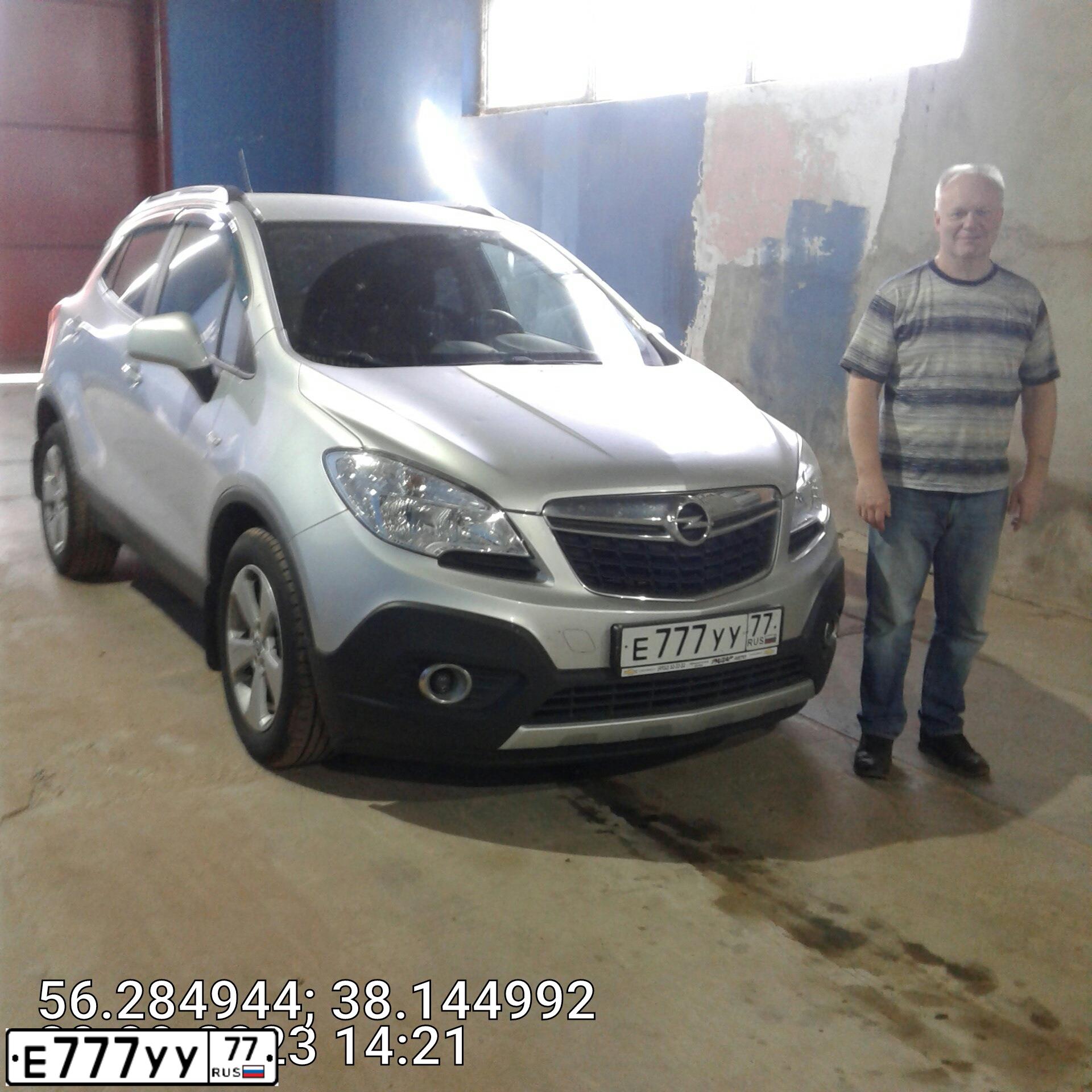 Фото автомобиля LADA 2108 SAMARA, 1998 — госномер Е777УУ77. Цвет: СИНИЙ