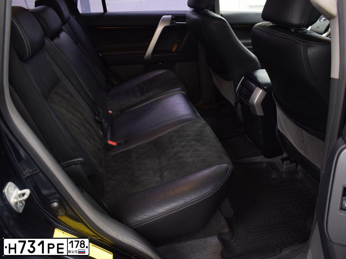 Фото автомобиля TOYOTA LANDCRUISER, 2013 — госномер Н731РЕ178. Цвет: ТЕМНО-СЕРЫЙ