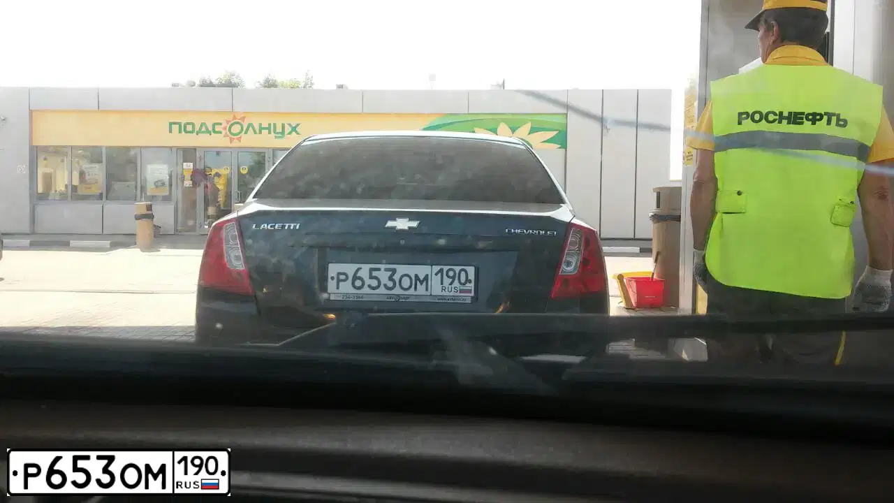 Фото автомобиля CHEVROLET LACETTI, 2011 — госномер Р653ОМ190. Цвет: ЧЕРНЫЙ
