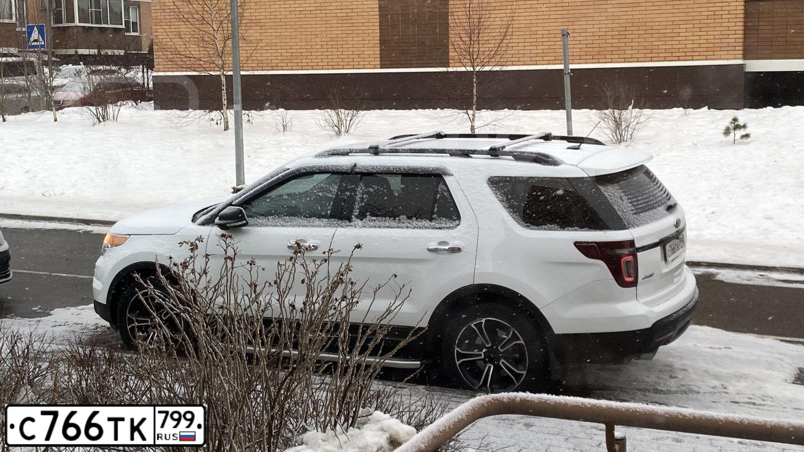Фото автомобиля FORD EXPLORER, 2013 — госномер С766ТК799. Цвет: Белый