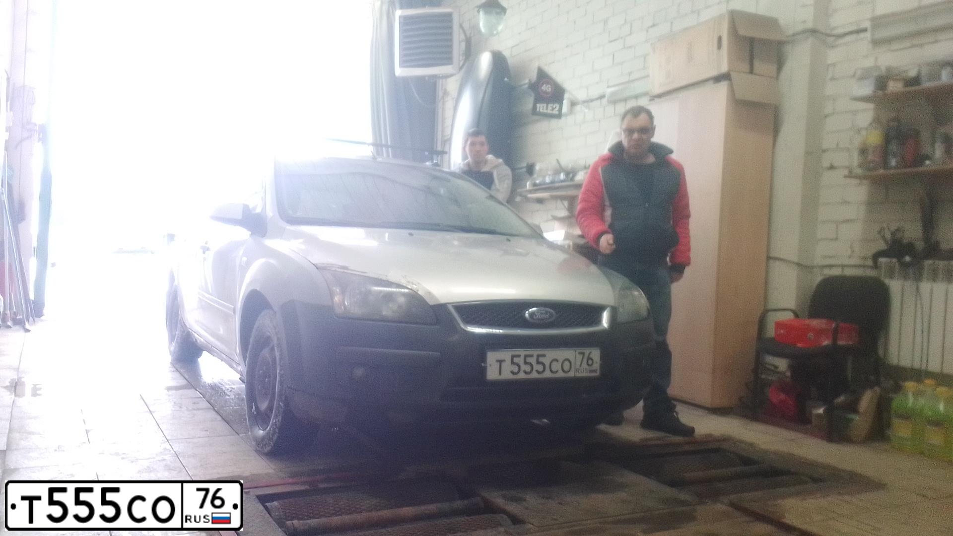 Фото автомобиля FORD D FOCUS, 2006 — госномер Т555СО76. Цвет: Серый