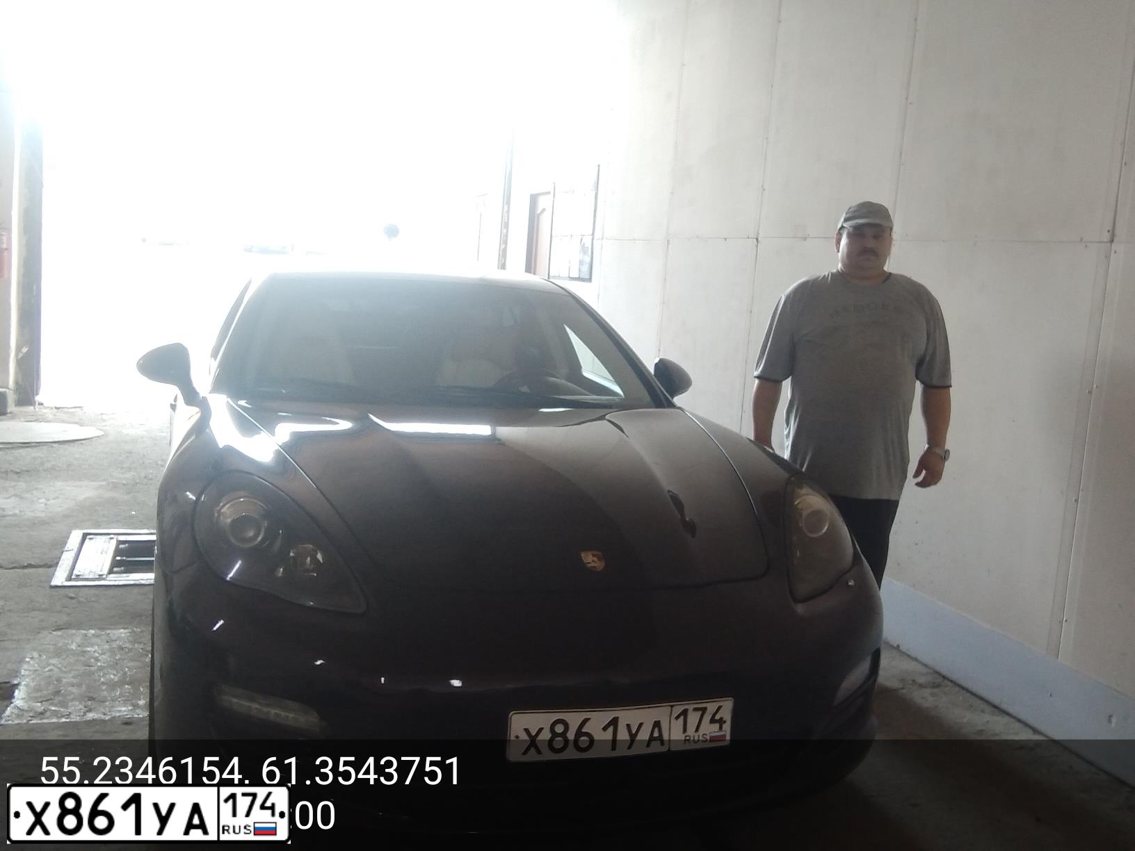 Фото автомобиля PORSCHE PANAMERA, 2011 — госномер В249КМ774. Цвет: ФИОЛЕТОВЫЙ