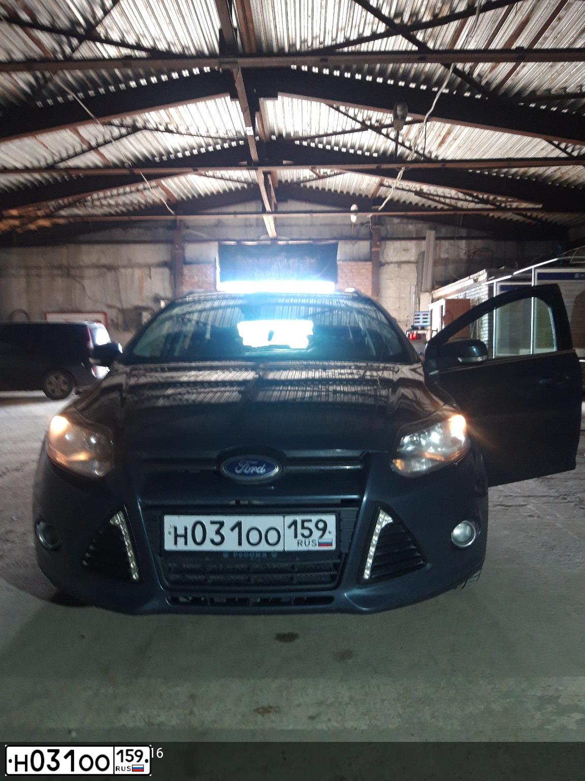Фото автомобиля FORD FOCUS, 2013 — госномер У776ВЕ196. Цвет: ТЕМНО-СЕРЫЙ