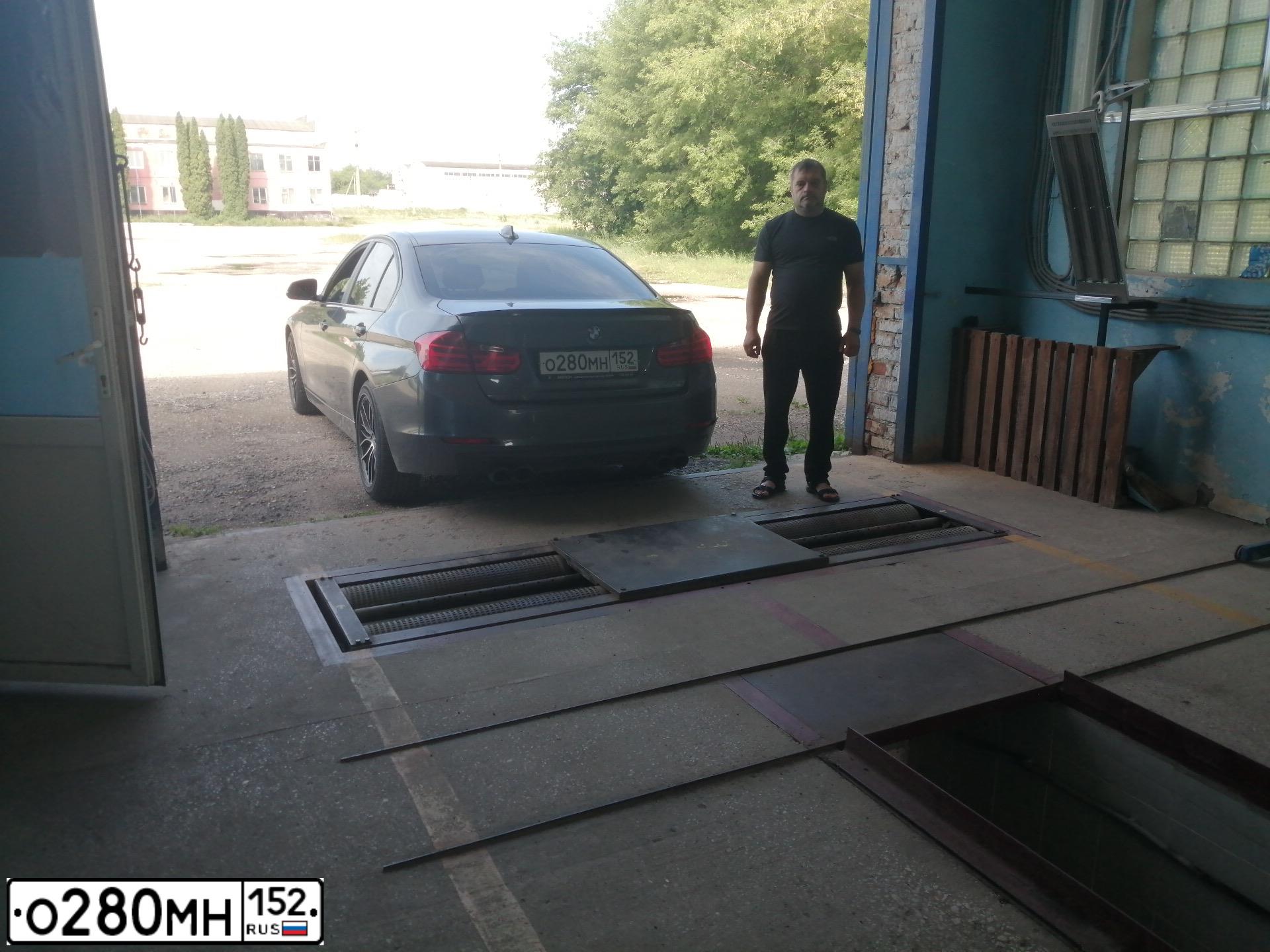 Фото автомобиля BMW SERIE 3, 2012 — госномер Р106НО48. Цвет: СЕРЫЙ МЕТАЛЛИК