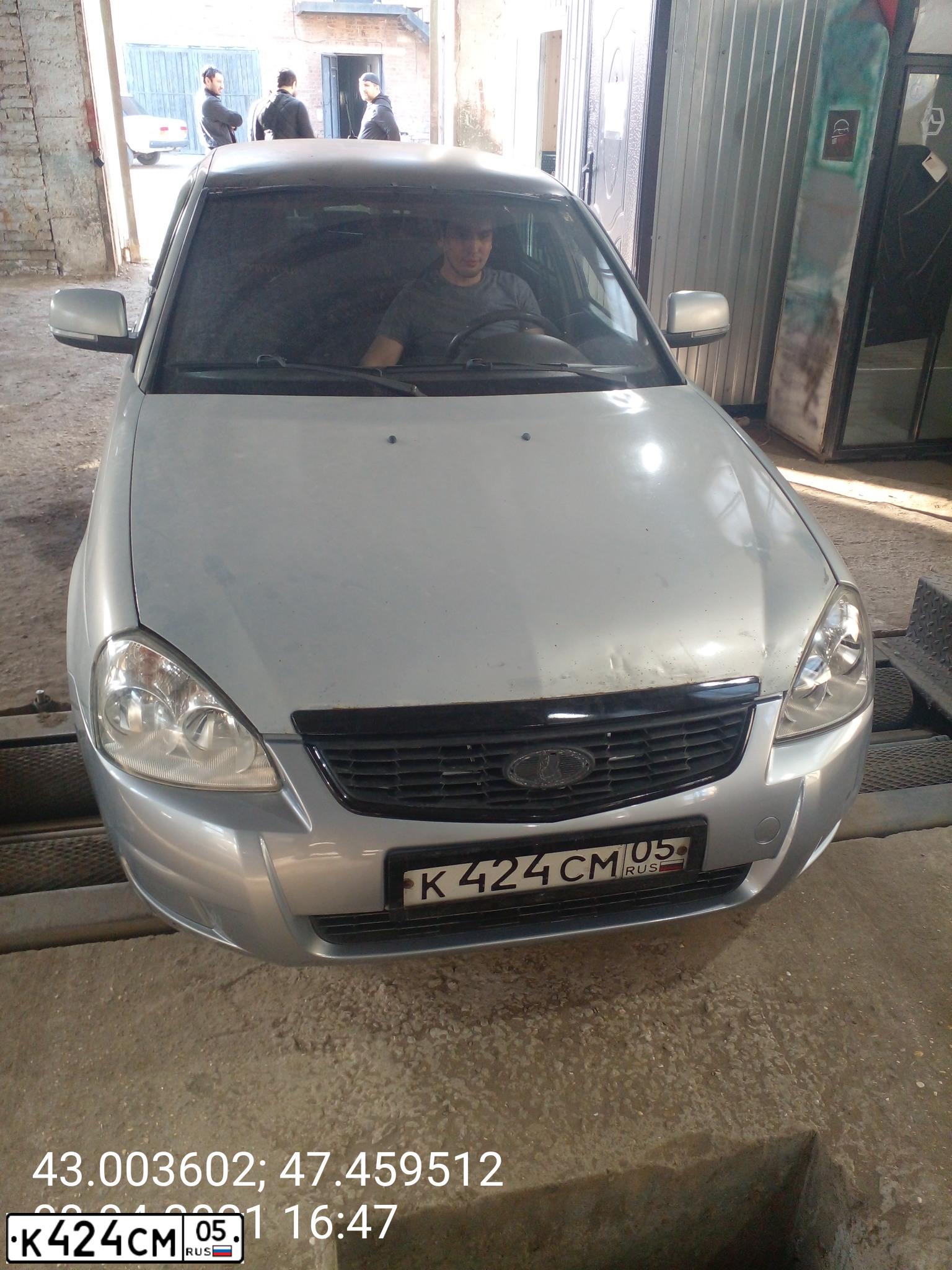 Фото автомобиля LADA 2170 PRIORA, 2008 — госномер К424СМ05. Цвет: Серебристо-желто-голубой
