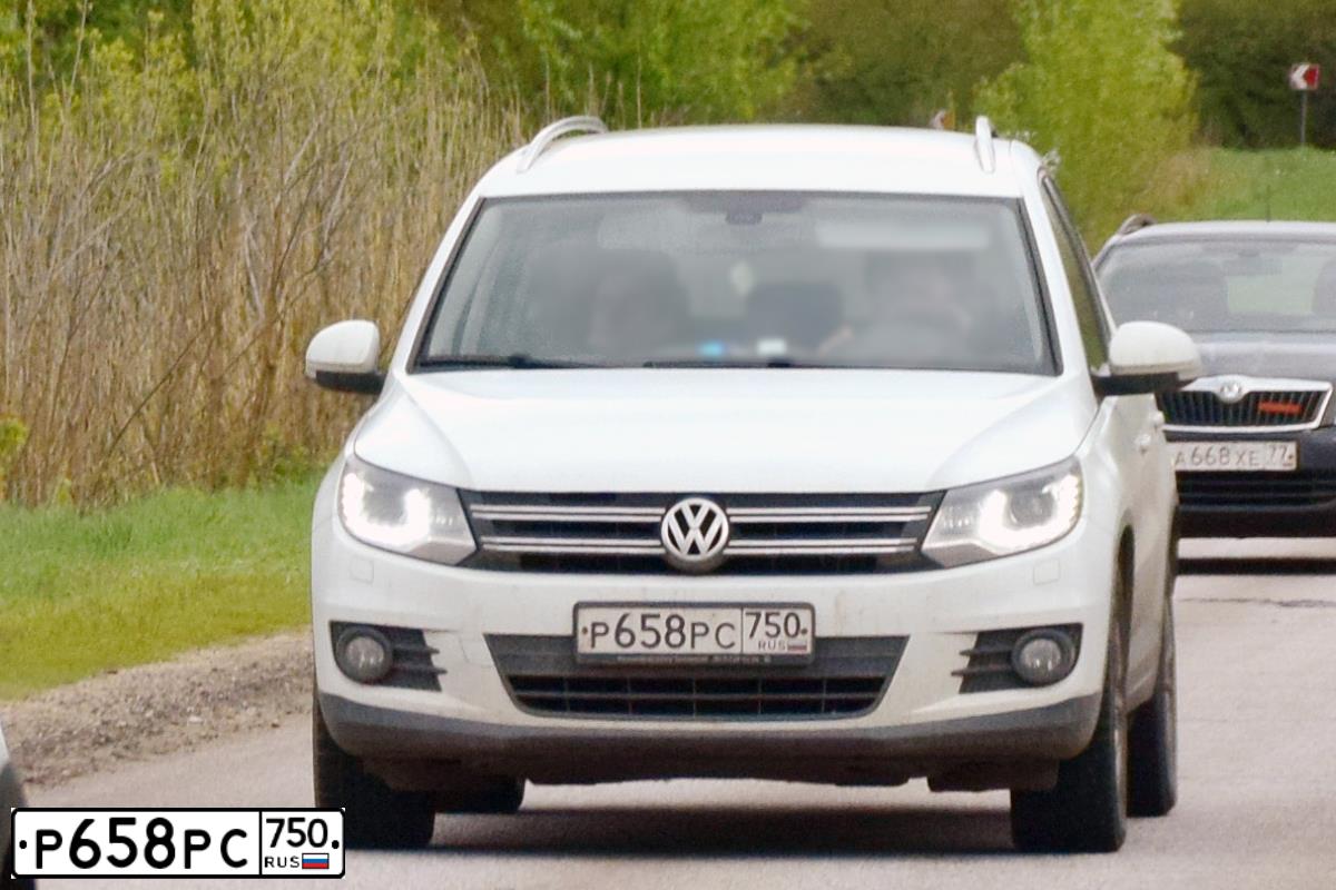 Фото автомобиля VOLKSWAGEN TIGUAN, 2016 — госномер У715СС178. Цвет: БЕЛЫЙ