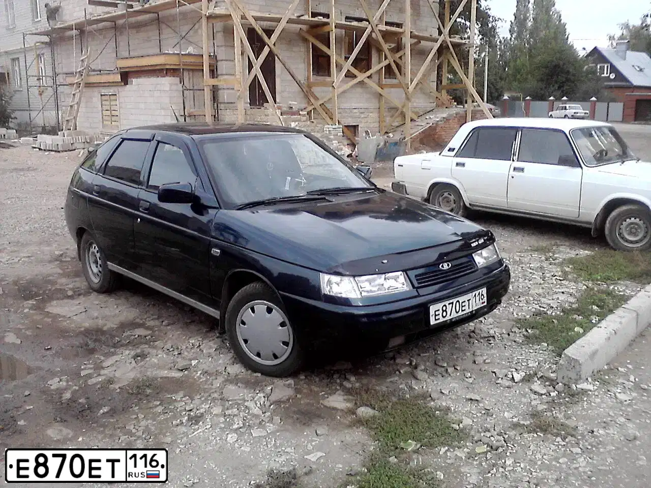 Фото автомобиля LADA 2112, 2007 — госномер Е870ЕТ116. Цвет: ТЕМНО-ЗЕЛЕНЫЙ