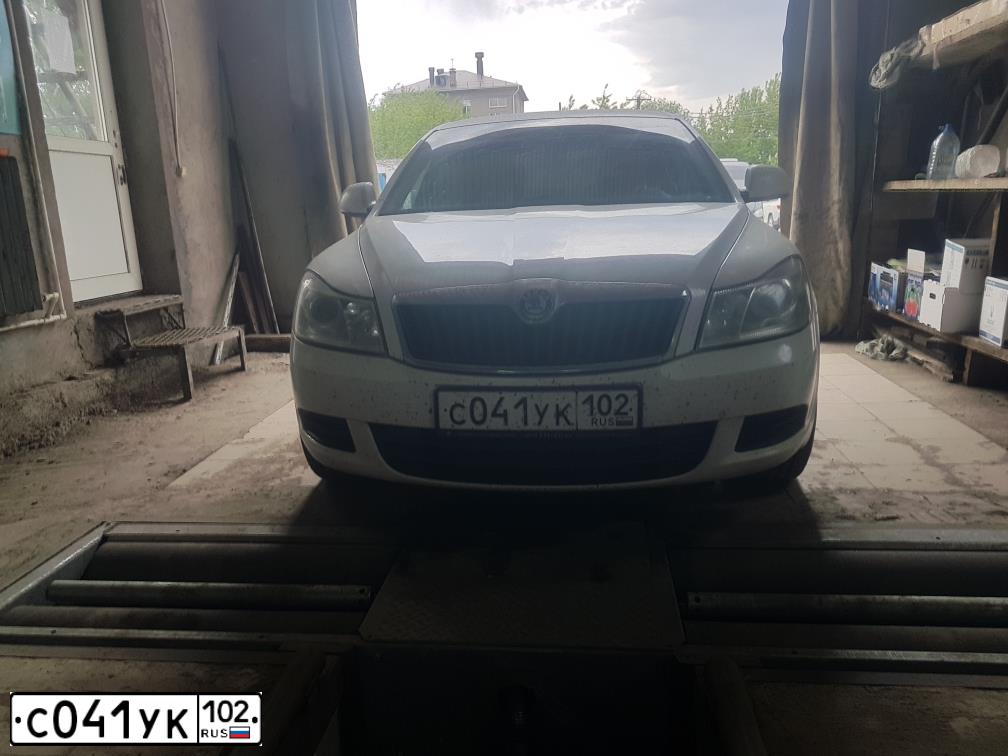 Фото автомобиля SKODA OCTAVIA, 2011 — госномер С041УК102. Цвет: БЕЛЫЙ