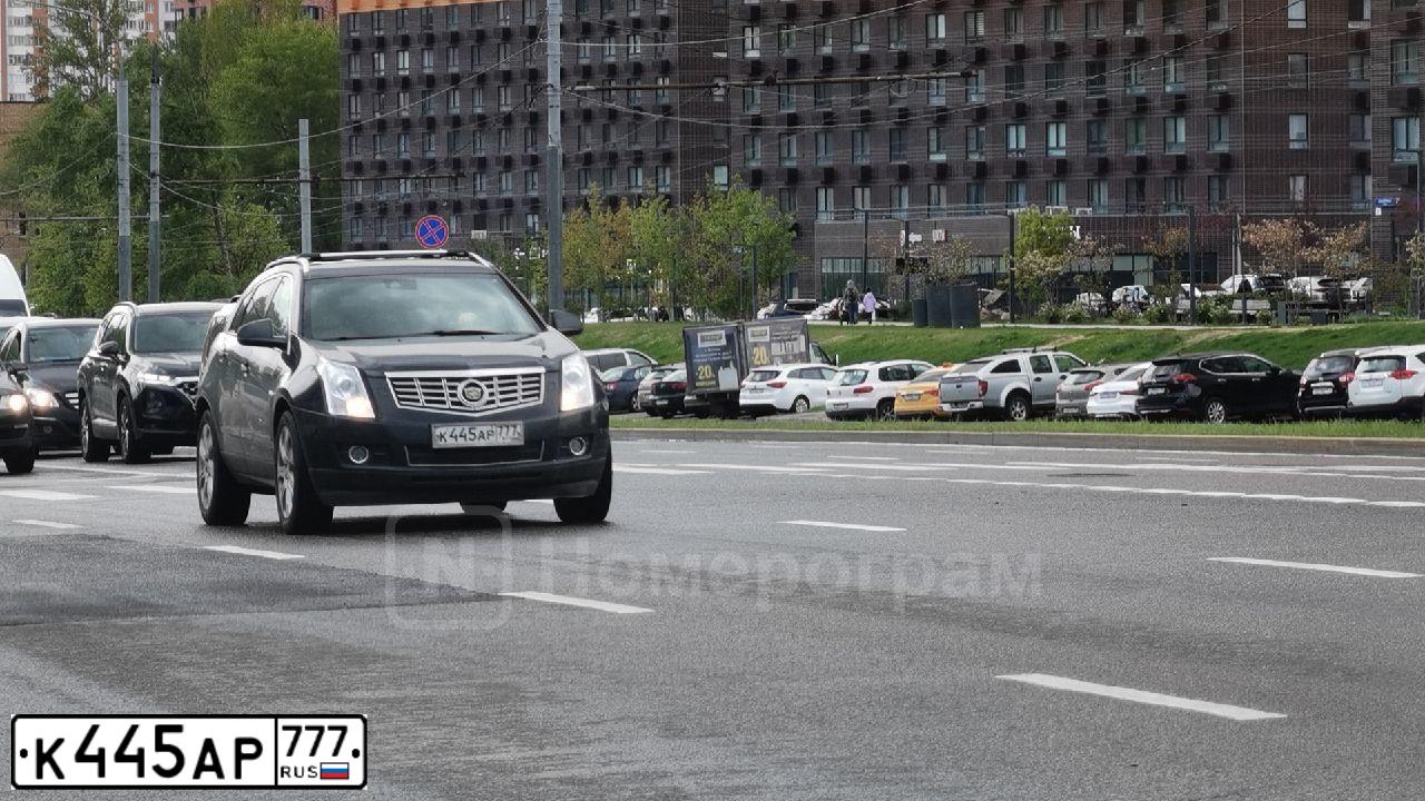 Фото автомобиля CADILLAC SRX, 2013 — госномер К445АР777. Цвет: ЧЕРНЫЙ МЕТАЛЛИК