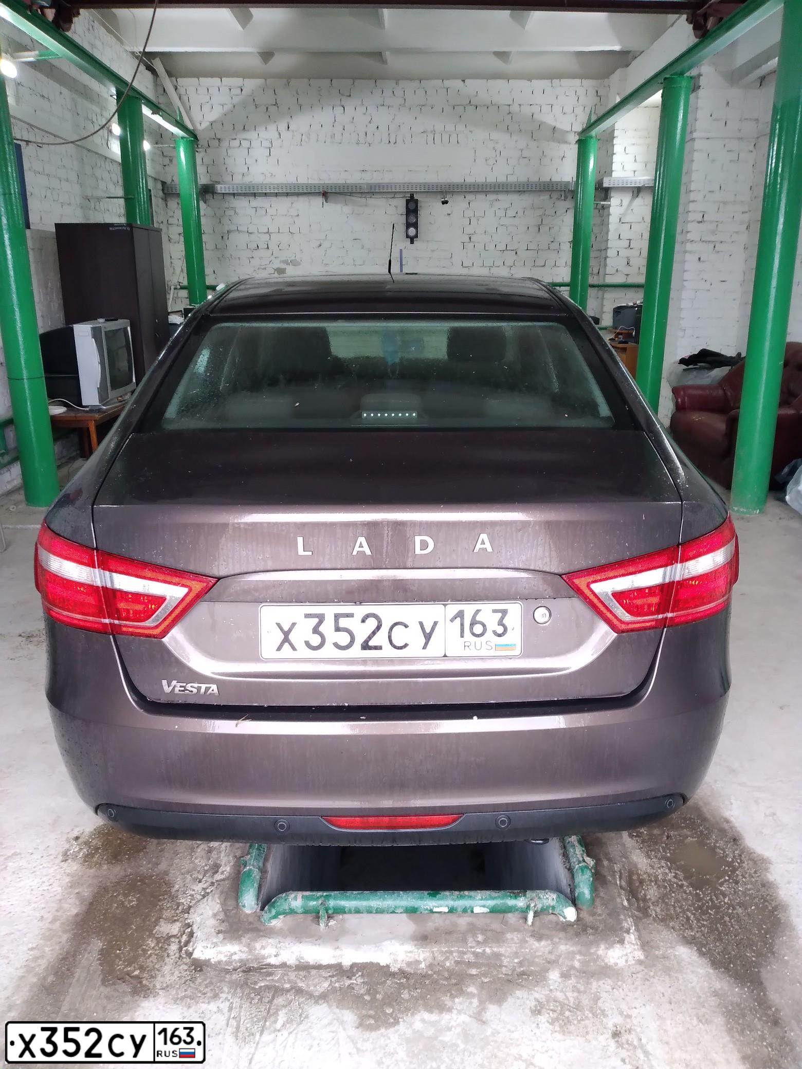 Фото автомобиля LADA VESTA, 2017 — госномер Х352СУ163. Цвет: КОРИЧНЕВЫЙ