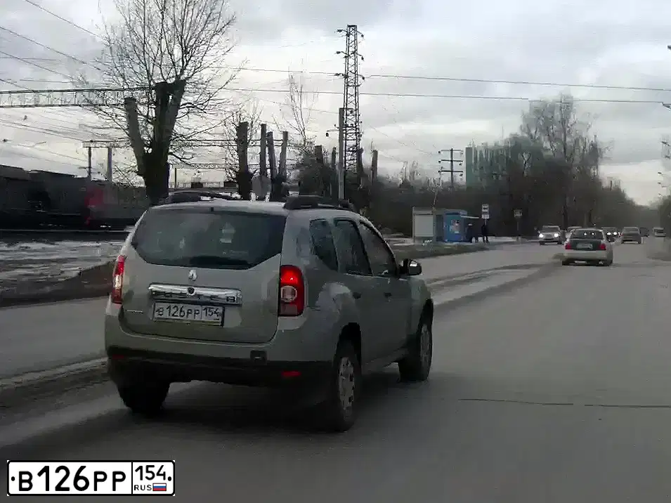 Фото автомобиля RENAULT DUSTER, 2012 — госномер Р126ВВ154. Цвет: БЕЖЕВЫЙ