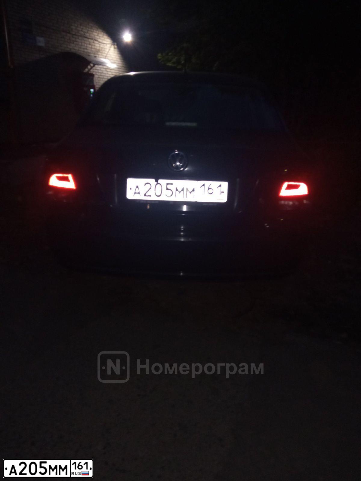 Фото автомобиля VOLKSWAGEN POLO, 2010 — госномер А205ММ161. Цвет: СЕРЫЙ