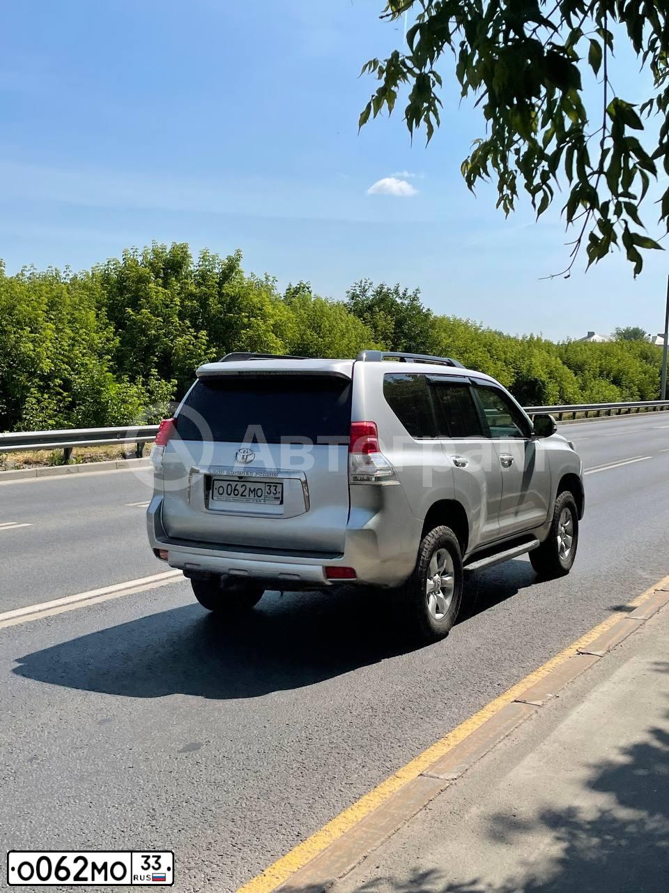 Фото автомобиля TOYOTA LANDCRUISER, 2010 — госномер О062МО33. Цвет: СЕРЕБРИСТЫЙ