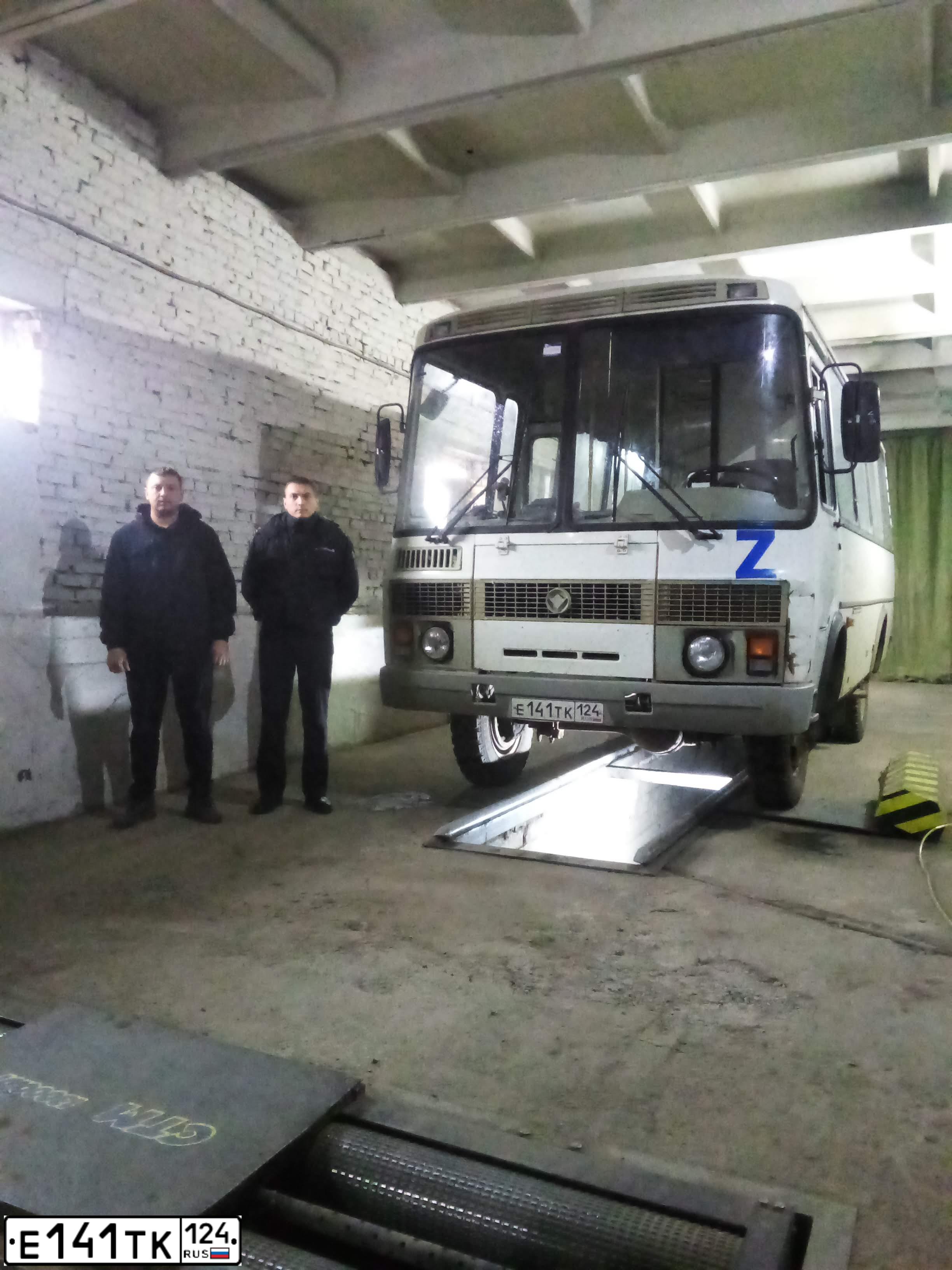 Фото автомобиля PAZ 3206, 2010 — госномер Е141ТК124. Цвет: Белый