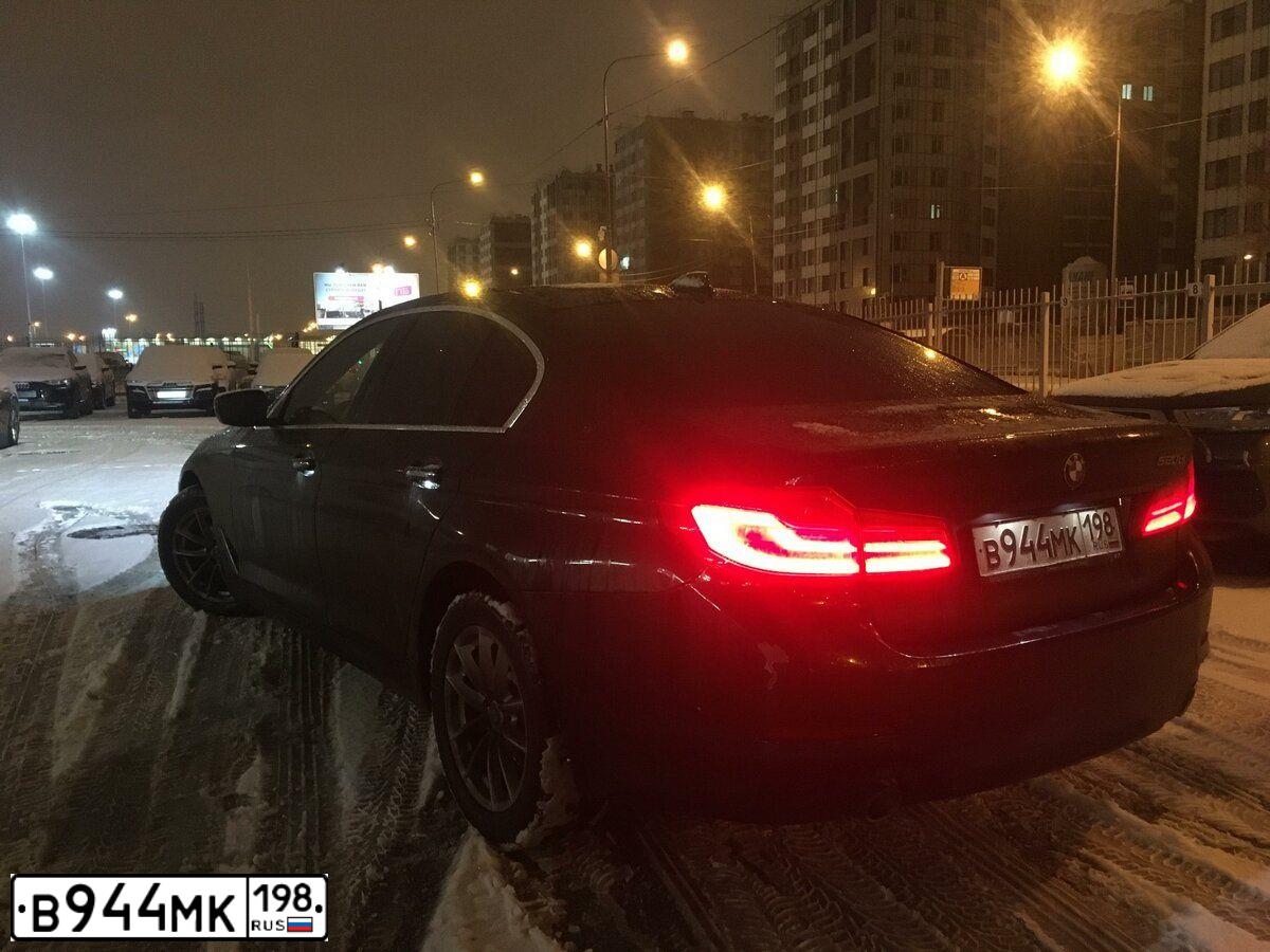 Фото автомобиля BMW SERIE 5, 2018 — госномер В944МК198. Цвет: ЧЕРНЫЙ