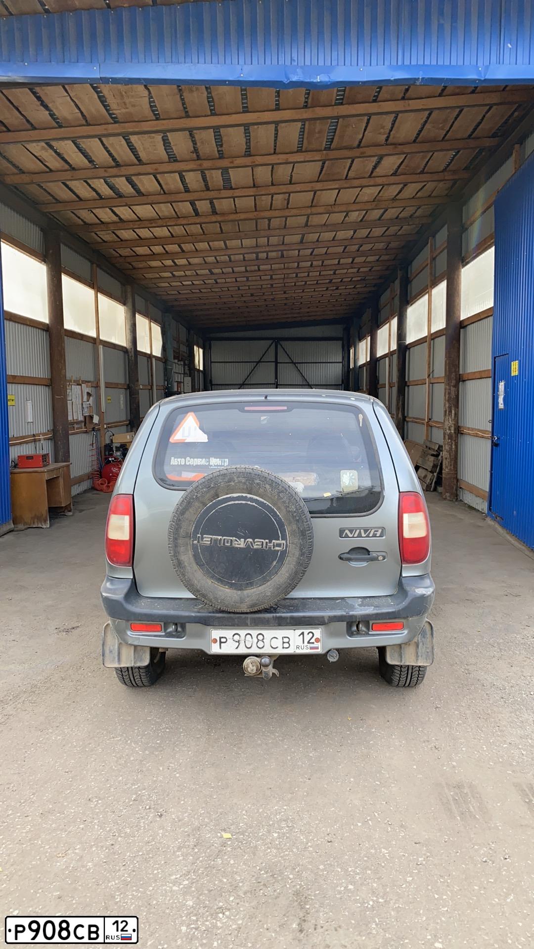 Фото автомобиля LADA 2110 LADA, 2006 — госномер С275СХ43. Цвет: ГРАФИТОВЫЙ МЕТАЛЛИК